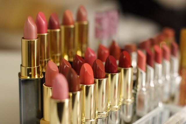 Granada retiró 3.000 cosméticos nocivos del mercado en 2015